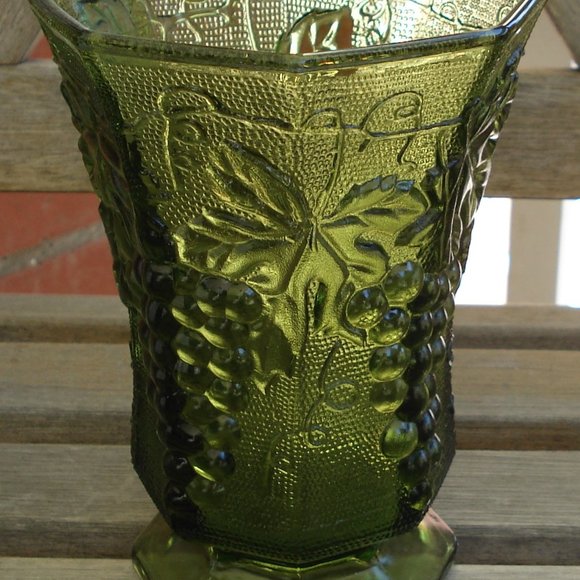 VINTAGE ANCHOR HOCKING OLIVE GREEN GLASS VASE - Picture 2 of 4